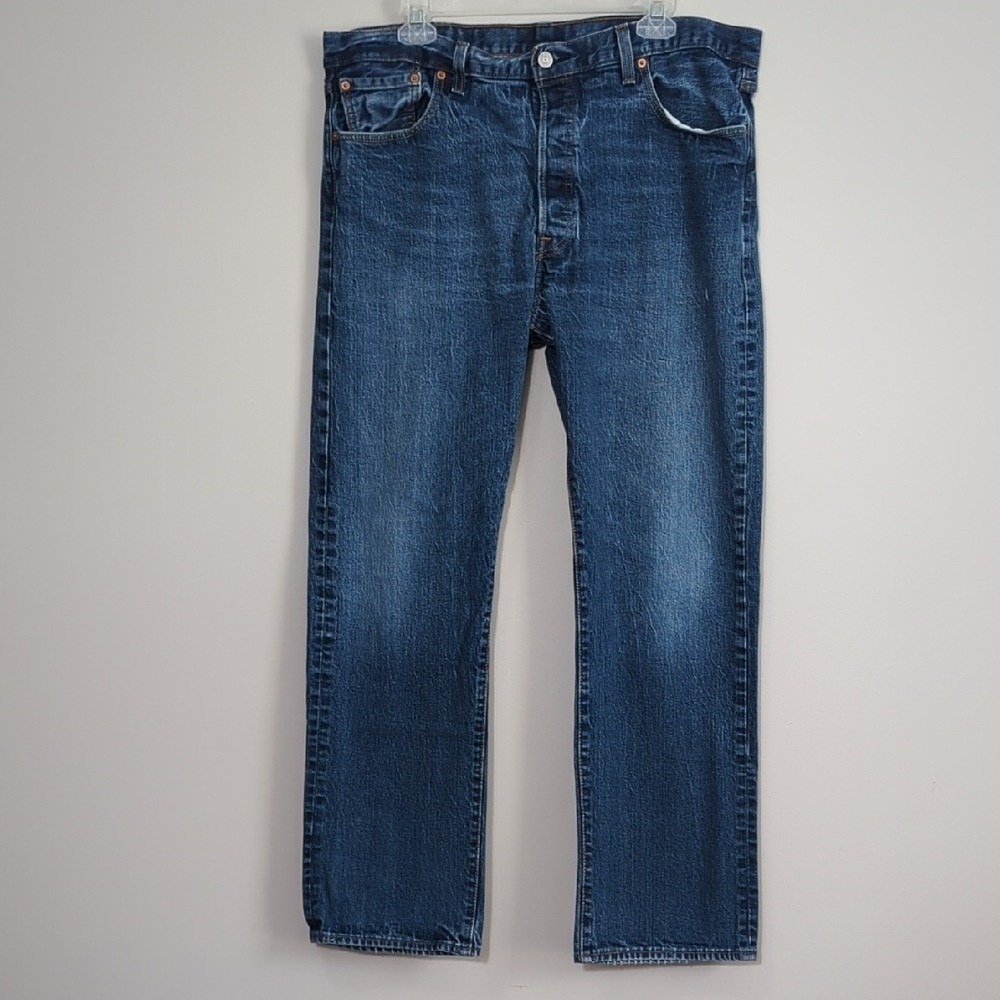 Vintage 90s Y2K Men's Levi's 501xx‎ size 40x32 Button Fly Blue Jeans Medium Wash